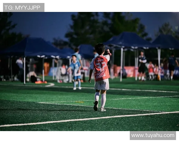 模仿驴的足球明星如何在绿茵场上展现独特风采与幽默魅力